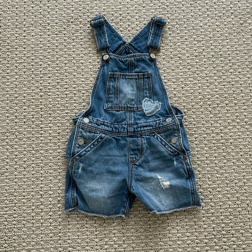 Baby gap jean short overalls. Excellent condition Pet free smoke free home.